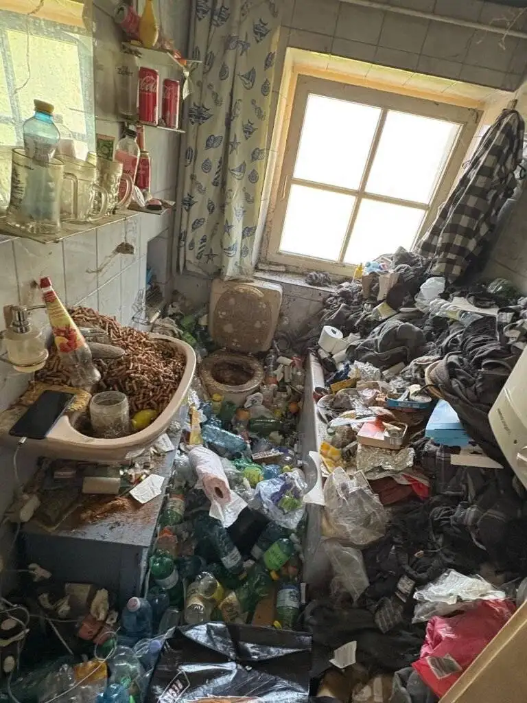 Foto einer Wohnungsräumung durch Messie Austria